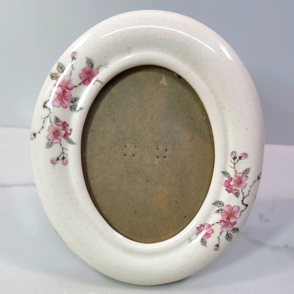 VINTAGE Floral Enameled Picture Oval Frame For 3”x4” Picture Victorian